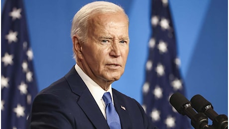 Joe Biden e la gaffe su Putin presidente dell'Ucraina al posto di Zelensky: l'errore clamoroso al vertice Nato