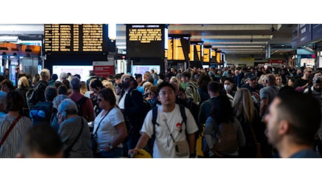 Guasto a Roma, treni in tilt in tutta Italia. La sinistra specula contro Salvini e pensa a quando c'era lui...