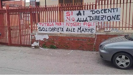 Castellammare, nella scuola della prof aggredita tornano gli alunni. I genitori: Siamo scioccati 