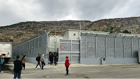 Migranti, attivati i centri “italiani” in Albania. Ma è polemica: «Buttati milioni di euro»