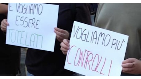 Napoli, l'urlo delle mamme dal corteo di protesta: Non dormiamo più di notte