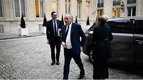 Francia, Bayrou presenta la squadra: Barrot agli Esteri, Lombard all’economia