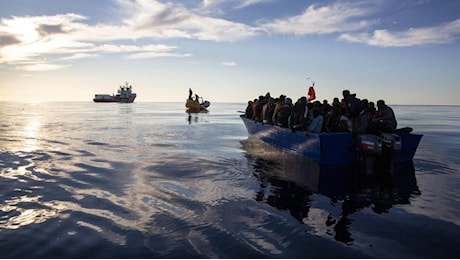 Migranti chiamati «pecore» o «piccioni»: le intercettazioni choc dei trafficanti. I viaggi pagati fino a 13mila euro