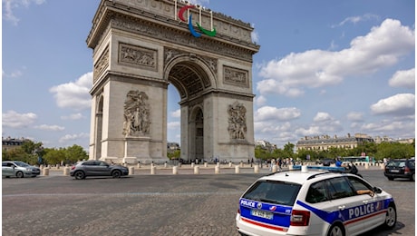 Allerta terrorismo alle Olimpiadi di Parigi: mobilitati 45mila agenti di polizia, Parigi blindata