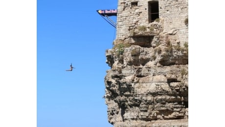Tuffi dalle grandi altezze: oggi chiusura della tappa di Polignano a Mare Red Bull Cliff diving