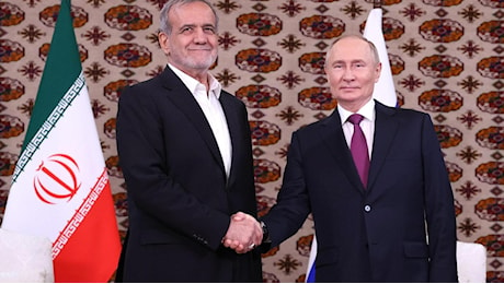 Primo incontro tra Putin e Pezeshkian, l’intesa Russia-Iran per un “nuovo ordine mondiale”. E intanto il leader russo si nega a Scholz