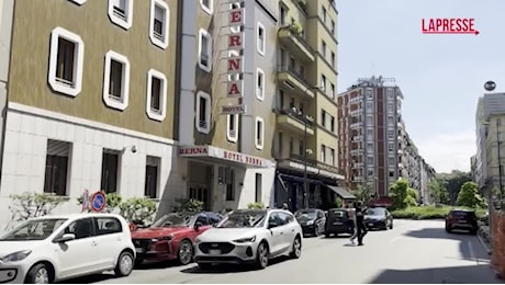VIDEO Milano, detenuto in permesso lavoro in albergo accoltella collega: le immagini dell'hotel
