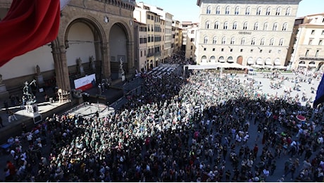 ‘Corri la Vita’, 38mila podisti invadono Firenze per la marcia benefica