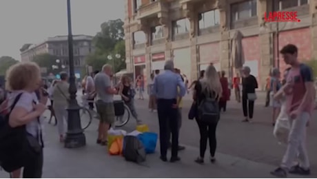 VIDEO Milano: petardi a flash mob pro Palestina, caos in piazza Cairoli- LaPresse