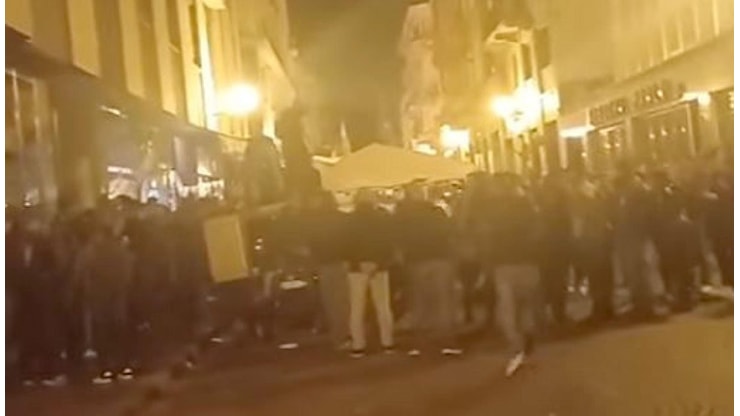 Faccetta nera e saluto fascista all’Adunata degli Alpini a Biella: il video del corteo e lo sdegno di Pd e M5S - Virgilio Faccetta nera e saluto fascista all’Adunata degli Alpini a Biella: il video del corteo e lo sdegno di Pd e M5S - Virgilio