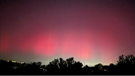 L'aurora boreale è tornata a illuminare i cieli italiani