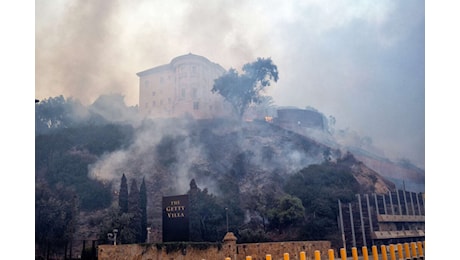 Stato di emergenza a Los Angeles per gli incendi: la situazione di musei e gallerie