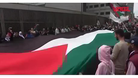 Milano, oltre 15mila persone al corteo pro-Palestina, contro genocidio a Gaza, riarmo e repressione dei palestinesi - VIDEO