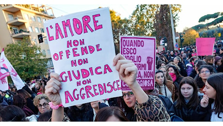 Violenza contro le donne, i dati della polizia: aumentano i casi di stalking, maltrattamenti e violenza sessuale