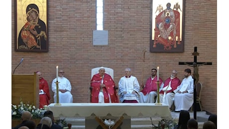 Giubileo, papa Francesco ha aperto la Porta Santa al carcere di Rebibbia: Non perdete mai la speranza