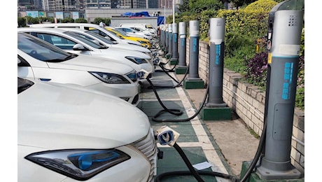 Auto elettriche, altro che boom finito, nel 2025 le vendite aumenteranno del 30%