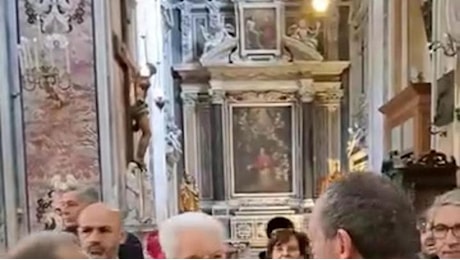 Napoli, Mattarella in visita nella chiesa del Gesù