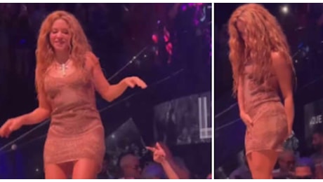 Shakira becca il fan che le filma gli slip sotto al vestito mentre balla: lo sgrida una volta, poi si indigna e lascia il palco