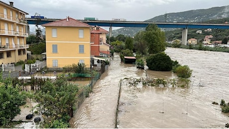 Liguria sott'acqua: Salite ai piani alti. Le regioni con l'allerta meteo arancione oggi