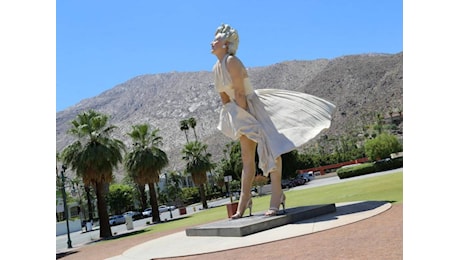 Le mutandine scorrette della statua di Marilyn