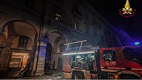 Incendio in corso Vittorio Emanuele, muore a 25 anni intossicata dal rogo