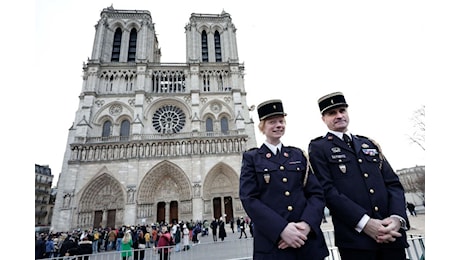 I regali imprevisti di Notre-Dame: da Parigi sette messaggi al mondo