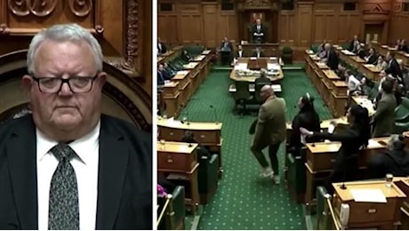 Nuova Zelanda, la Haka dei membri Maori del Parlamento ferma i lavori dell'Aula