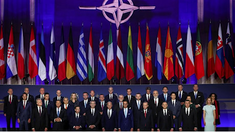 Le manovre dei trumpiani al vertice Nato per avvicinare gli europei. Ma l’Italia rifiuta gli incontri