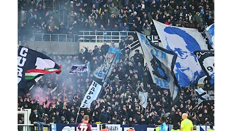 “Ammassati senza respiro”, la testimonianza shock del tifoso del Napoli a Torino – VIDEO