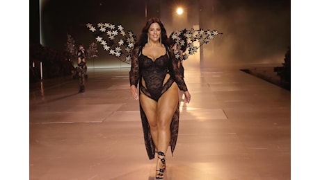 Victoria's Secrets, lo show inclusivo: sul palco (per la prima volta) Ashley Graham