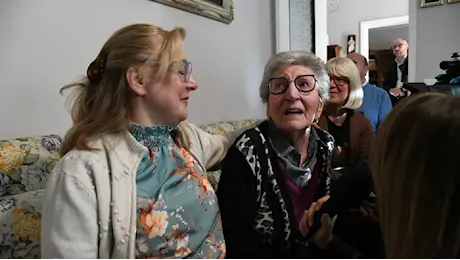 L’attesa del nuovo Papa: commozione a casa Pizzaballa - Foto e video