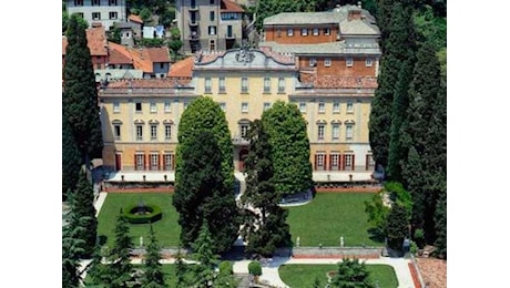 Il colosso del lusso proprietario di 70 brand tra cui Dior, Bulgari e Vuitton ha comprato il castello sul Lago di Como: sarà un hotel da sogno