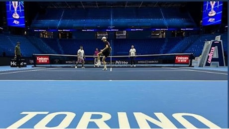 ATP Finals, Sinner testa l'Inalpi Arena e si prepara allenandosi con il calcio-tennis