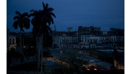 Cuba, collassa sistema elettrico: blackout in tutto il Paese