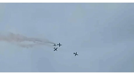 Frecce tricolori, scontro in volo: due piloti contusi