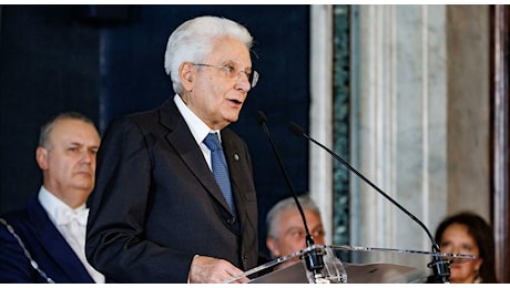 Mattarella: «Ho promulgato leggi che non condividevo. Io arbitro, ma i giocatori mi devono aiutare»