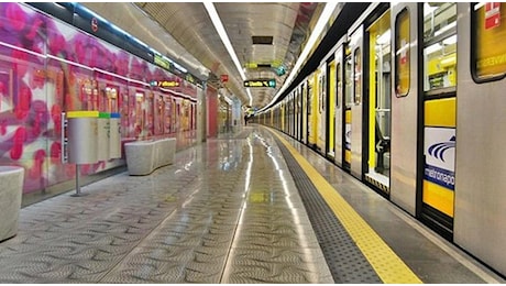 Odore di gas nelle stazioni, sospese corse su tratto metrò Napoli