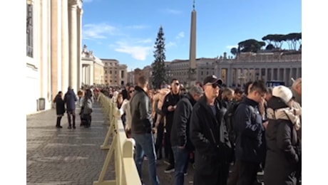 Giubileo 2025, migliaia di fedeli a San Pietro in attesa dell'Angelus