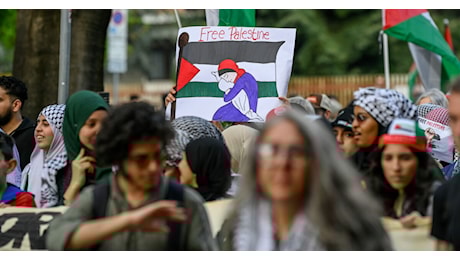 In 15mila al corteo di Milano per la Palestina. Scontri con le forze dell’ordine, 7 manifestanti in questura