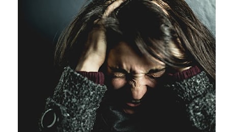 Bullizzata dalle compagne perché gay, la madre la ritira dalla scuola: “Immobilismo di chi dovrebbe intervenire”