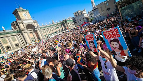 Napoli, aggressione omofoba durante il Pride: trauma cranico per due partecipanti