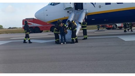 Esplosione in fase di rullaggio sul volo, Brindisi-Torino: aereo evacuato