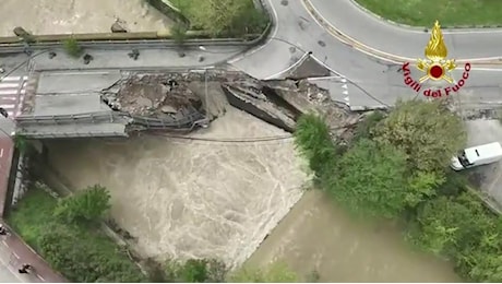 Padre e figlio morti nella voragine del ponte a Valdagno: sei indagati per omicidio colposo