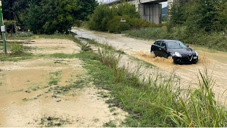 Maltempo a Orvieto, acqua e fango invadono le strade. Salvata una donna