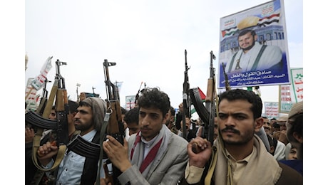 Le forze USA distruggono 7 droni degli Houthi