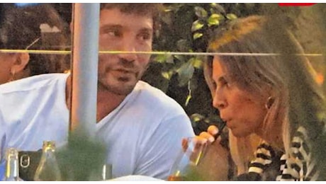 Stefano De Martino a Portofino con una misteriosa bionda: chi è la ragazza con cui è stato paparazzato