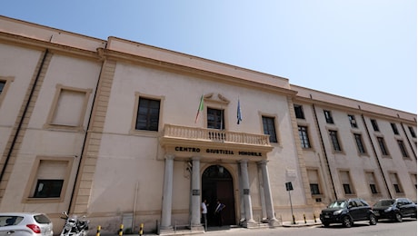 Tre detenuti evadono dal carcere minorile di Palermo: si sono calati giù con le lenzuola
