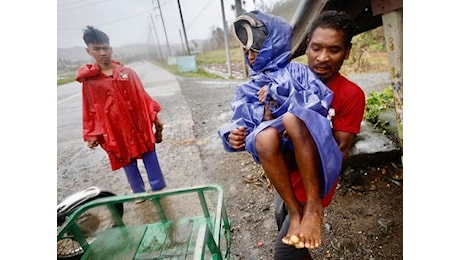 Filippine colpite dal tifone Usagi, inondazioni e migliaia di persone evacuate