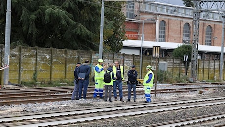 Travolto dal treno mentre è al lavoro sui binari. Tutti i perché della tragedia di San Giorgio in piano