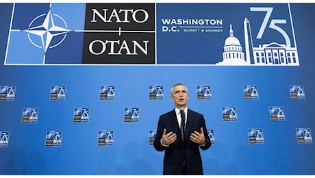 Guerra Ucraina, Blinken: «Paesi Nato hanno iniziato a trasferire F16 a Kiev»